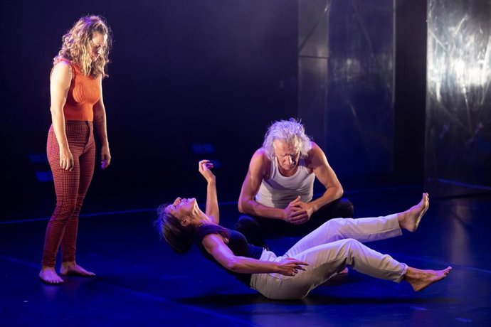 Archivo - Puesta en escena del espectáculo de danza ‘El hilo del olvido’ del bailaor y coreógrafo Fernando Hurtado en una imagen de archivo.