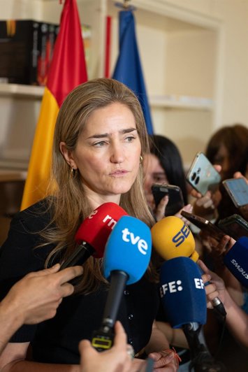 La vicepresidenta tercera y ministra para la Transición Ecológica y el Reto Demográfico, Sara Aagesen, ofrece declaraciones a los medios