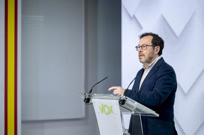 Archivo - Arquivo - O porta-voz do Vox, José Antonio Fúster, durante uma coletiva de imprensa após a reunião do Comitê de Ação Política do Vox, em 9 de fevereiro de 2026, em Madri (Espanha). O Vox conquistou 14 deputados nas eleições realizadas neste domi