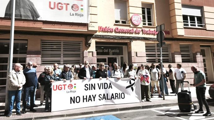 UGT-FICA se concentra por el trabajador fallecido en Albelda y pide "mas recursos" en prevención "no solo en Logroño"