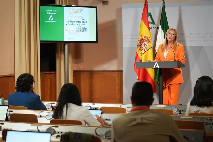 La consejera de Economía, Hacienda, Fondos Europeos y Diálogo Social de la Junta de Andalucía y portavoz del Gobierno, Carolina España, interviene en la rueda de prensa posterior al Consejo de Gobierno. A 20 de abril de 2026 en Sevilla