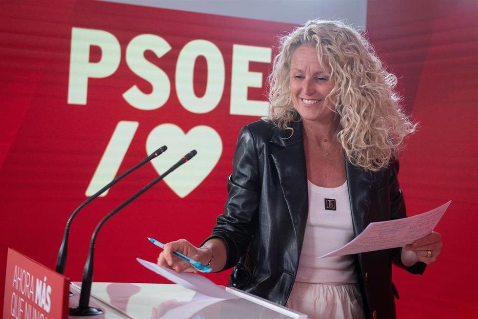 La portavoz de la Ejecutiva Federal del PSOE, Montse Mínguez, durante una rueda de prensa tras la reunión de la Comisión Ejecutiva Federal, en la sede del PSOE, a 20 de abril de 2026, en Madrid (España).