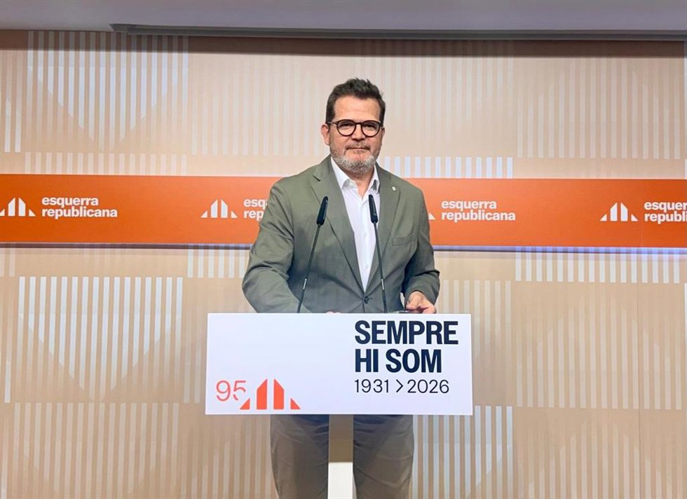 El vicesecretario de Comunicación y portavoz de ERC, Isaac Albert, en rueda de prensa.