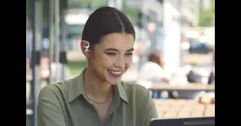Los auriculares Open Ear pasan de nicho a tendencia: diseño cómodo y abierto que te mantiene conectado con el entorno