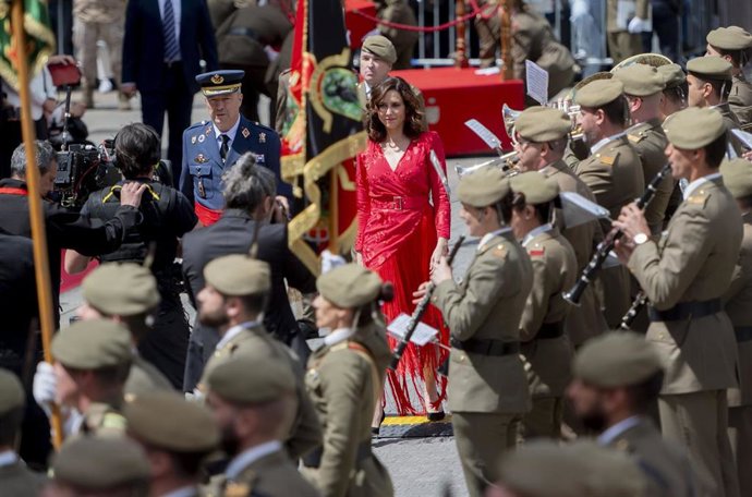 Archivo - La presidenta de la Comunidad de Madrid, Isabel Díaz Ayuso, a su llegada al acto cívico militar con motivo del Día de la Comunidad de Madrid en la Puerta del Sol, a 2 de mayo de 2024, en Madrid (España). Hoy se ha presidido el acto cívico milita