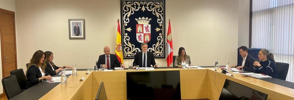 Archivo - Primera reunión de la Mesa de las Cortes de la XII Legislatura