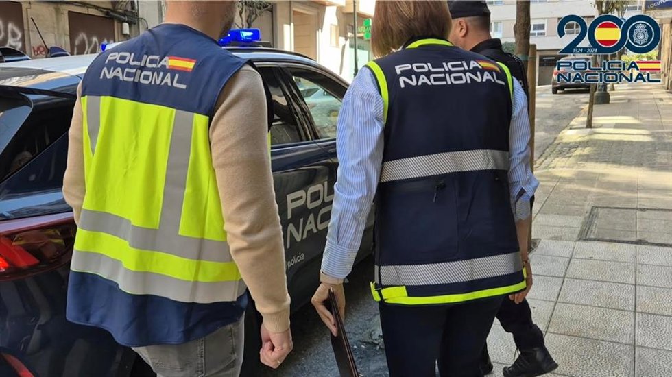 Agentes de Policía Nacional