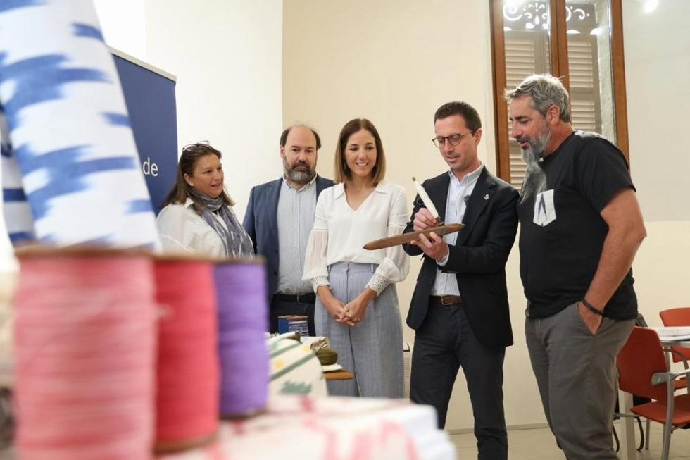 Avanza la declaración como bien de interés cultural inmaterial de la tela de 'llengües'