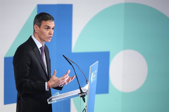 O presidente do Governo, Pedro Sánchez, durante o encerramento do evento institucional para comemorar o 40º aniversário da Lei Geral de Saúde, no Ministério da Saúde, em 20 de abril de 2026, em Madri (Espanha). A Lei Geral de Saúde de 198