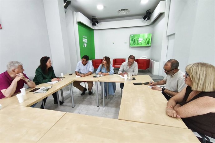 Los candidatos del PSOE de Sevilla a las Elecciones Andaluzas, Verónica Pérez y José María Villalobos, reunidos con el secretario de Sectores Emergentes de la Ejecutiva Provincial, Ramón Díaz.
