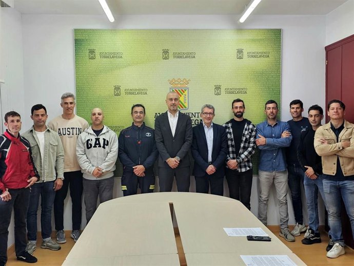 Toma de posesión de nueve nuevos bomberos en Torrelavega