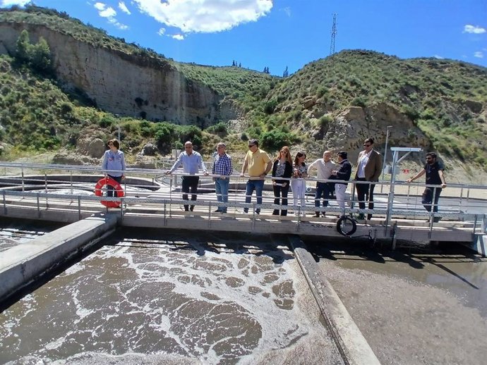 El delegado territorial de Agricultura de la Junta en Almería, Antonio Mena, durante la visita a la nueva EDAR de Alhama de Almería.