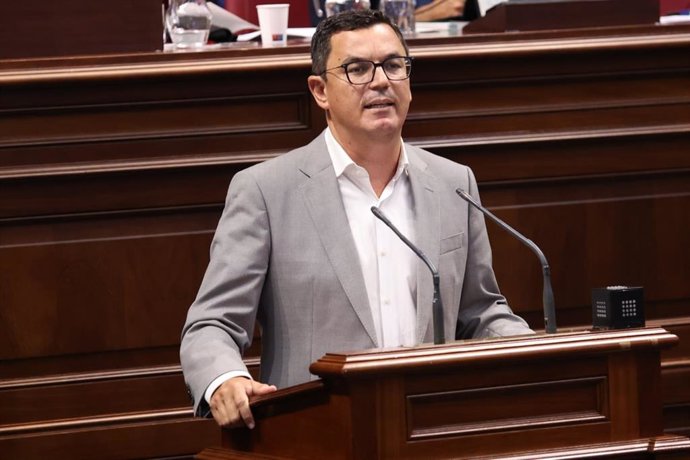 Archivo - El consejero de Obras Públicas, Vivienda y Movilidad del Gobierno de Canarias, Pablo Rodríguez