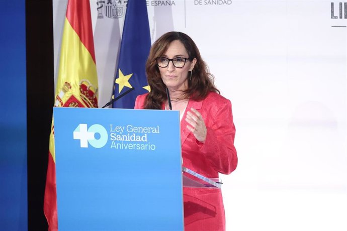 La ministra de Sanidad, Mónica García, durante la clausura del  acto institucional para conmemorar el 40 aniversario de la Ley General de Sanidad, en el Ministerio de Sanidad, a 20 de abril de 2026, en Madrid (España). La Ley General de Sanidad de 1986, i