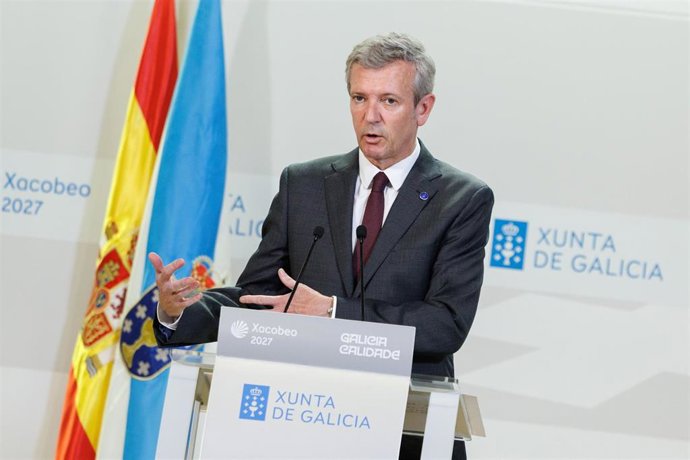 El titular del Gobierno gallego, Alfonso Rueda, comparece ante los medios tras la reunión del Consello de la Xunta.