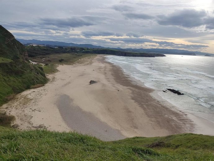 Archivo - Playa de Xagó, en Gozón.