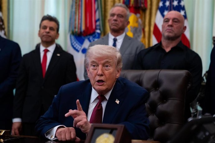El presidente de EEUU, Donald J Trump, en declaraciones desde el Despacho Oval.  