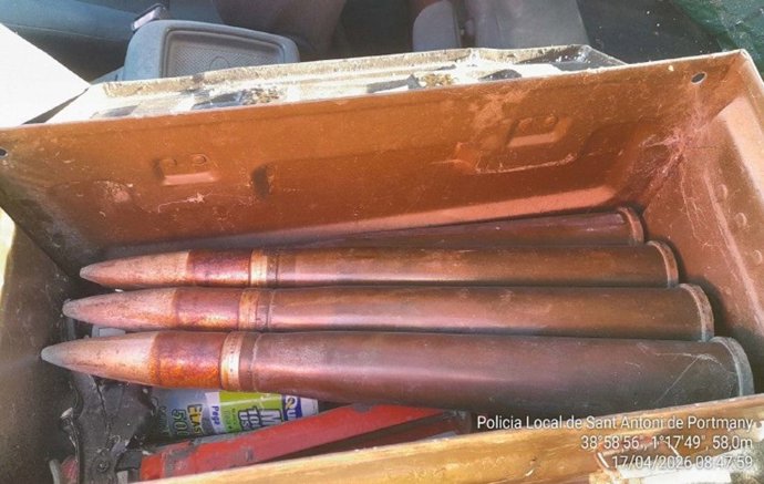 Proyectiles encontrados en un coche abandonado.