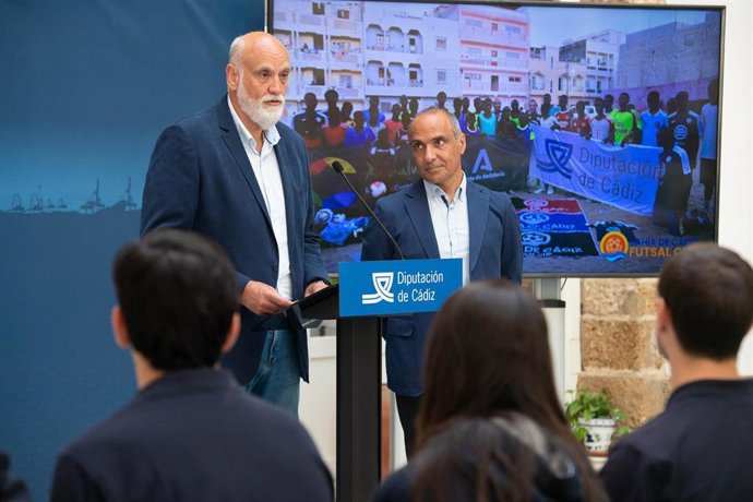 El vicepresidente segundo y responsable del Servicio de Deportes de la Diputación de Cádiz, Javier Vidal, en la presentación del Torneo Bahía de Cádiz Futsal Cup