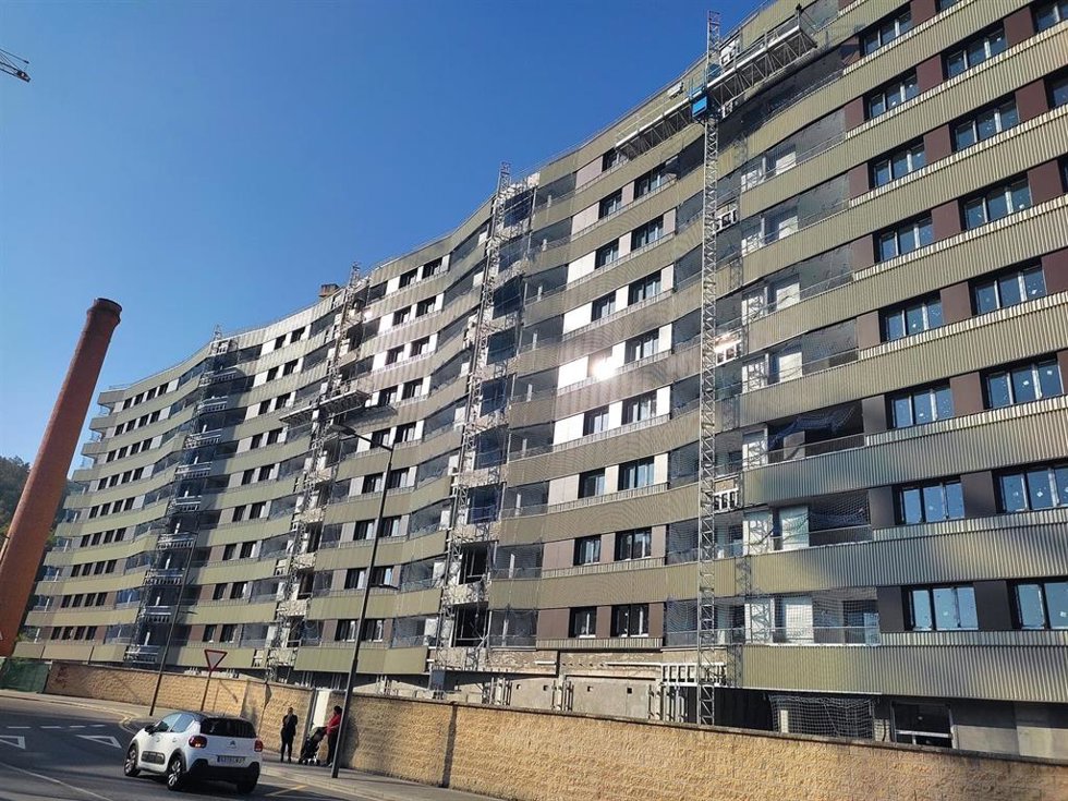 Archivo - Viviendas en construcción en el barrio de Bolueta (Bilbao)