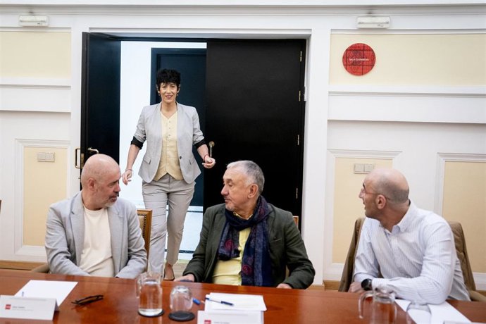 Archivo - La ministra de Inclusión, Seguridad Social y Migraciones, Elma Saiz, se reúne con el secretario general de CCCOO, Unai Sordo, y el secretario general de UGT, Pepe Álvarez.