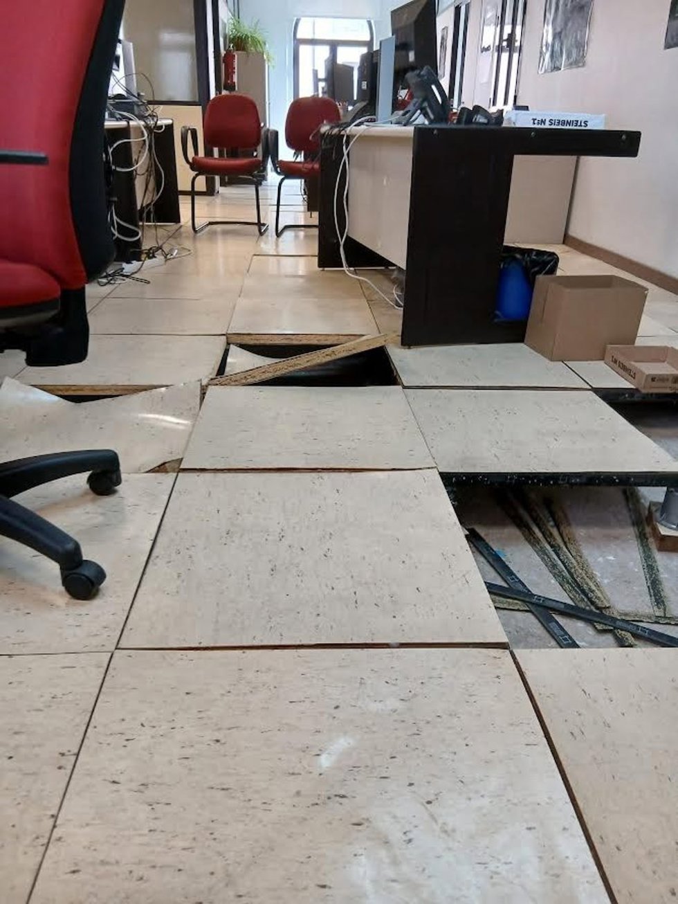 CCOO La Rioja alerta del "peligro extremo" en la Consejería de Hacienda; "Toxicidad y riesgo de caída"