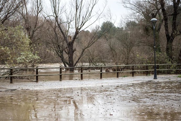 Archivo - El rio Ter se desborda debido a las fuertes lluvias que ha dejado la borrasca 'Gloria', en Girona /Catalunya (España), a 22 de enero de 2020.