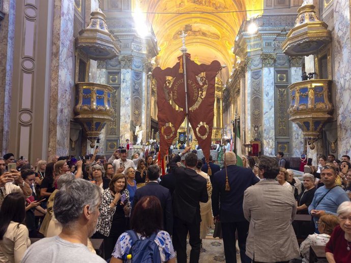 El Simpecado de la Matriz de Almonte en la Catedral Metropolitana de Buenos Aires (Argentina).