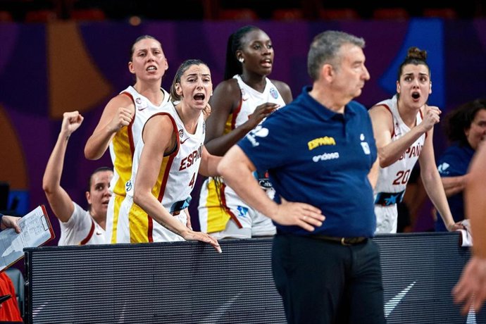 Archivo - La selección española femenina de baloncesto durante un partido