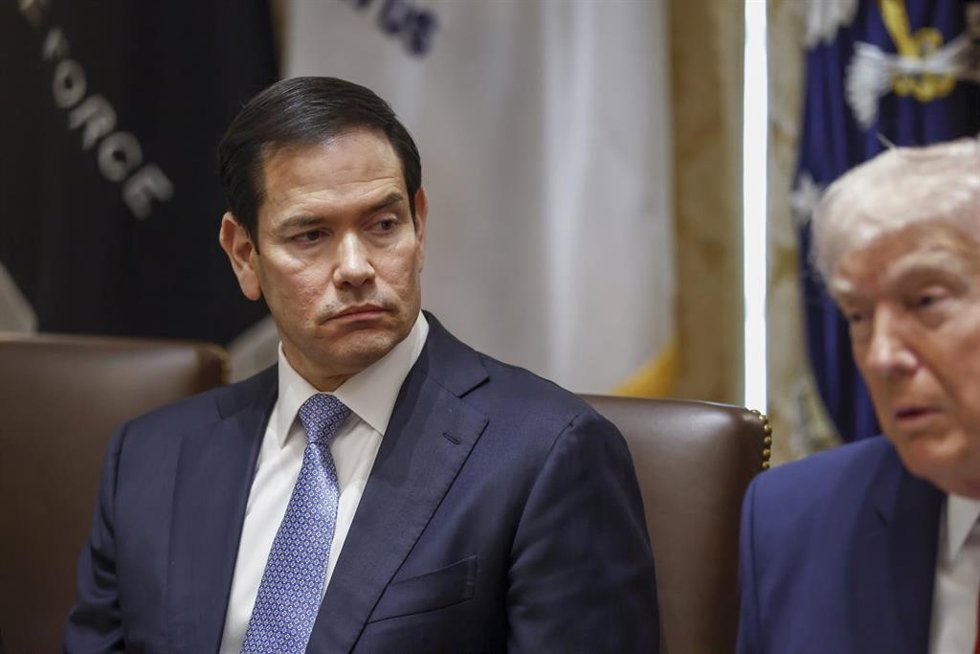 De izquierda a derecha: Marco Rubio y Donald Trump