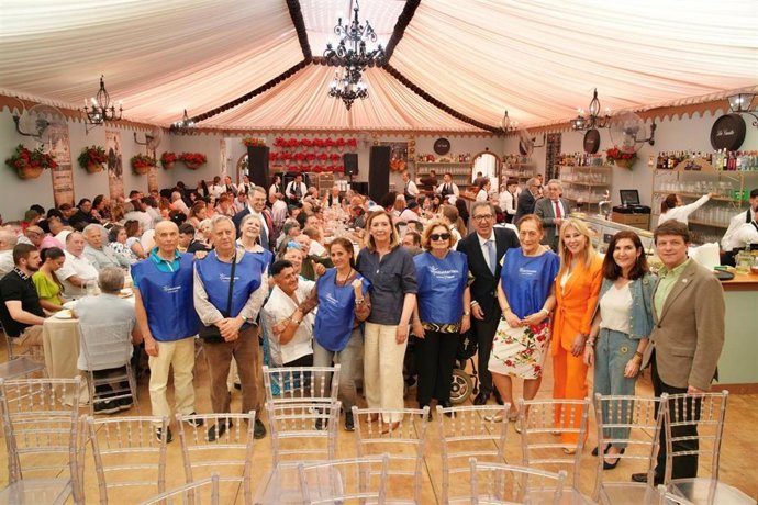 Fundación Cajasol celebra en su Caseta de Feria su tradicional almuerzo solidario.