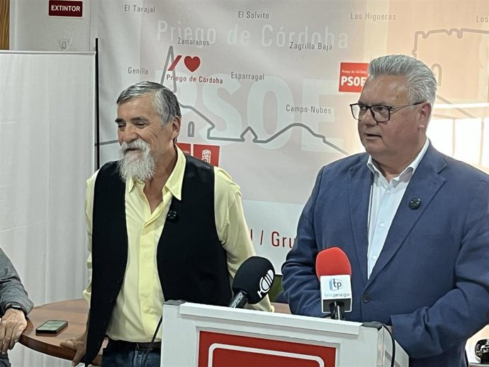 Esteban Morales atiende a los medios en Priego de Córdoba.