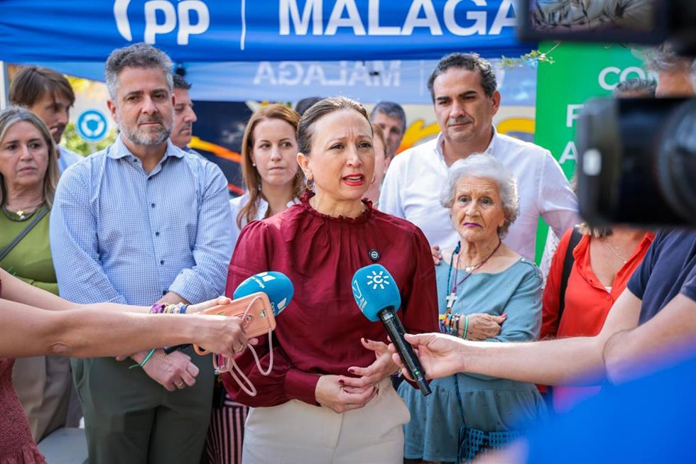 La presidenta del PP de Málaga, Patricia Navarro, en un acto de precampaña.