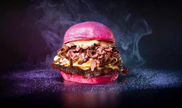 La "Pink Paradise", de Madison, gana en Logroño y avanza en la carrera por ser la "Mejor smash burger de España"