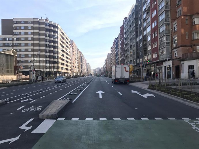 Archivo - Avenida Navarra recién reformada