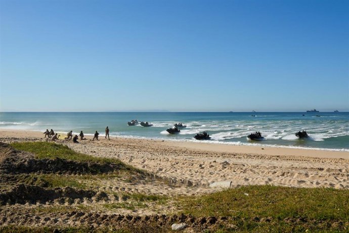 Archivo - Imagen de archivo desarrollo de la exhibición militar organizada por la Armada Española y la OTAN en la Playa del Retín. 