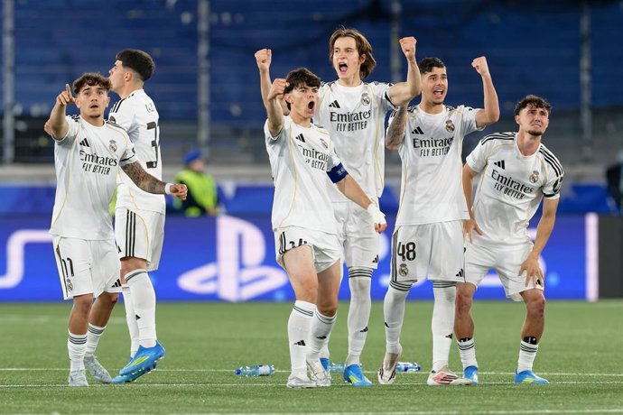 17 de abril de 2026, Lausanne, Suíça: Lausanne, Suíça - 17 de abril: O Real Madrid comemora após a vitória na partida das semifinais da UEFA Youth League entre o Real Madrid e o Paris, no Stade de la Tuilière, em 17 de abril de 2026, em Lausanne