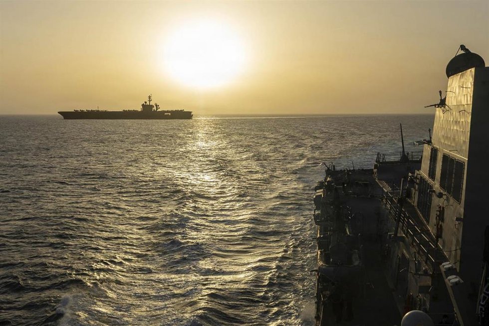 Archivo - El portaaviones USS Abraham Lincoln, de la clase Nimitz de la Armada de los Estados Unidos, participa en la operación de bloqueo de los buques que transitan por el estrecho de Ormuz, siguiendo órdenes del presidente Trump
