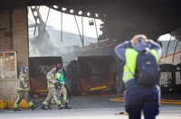 Un incendio en las cocheras municipales de Burgos calcina 39 autobuses