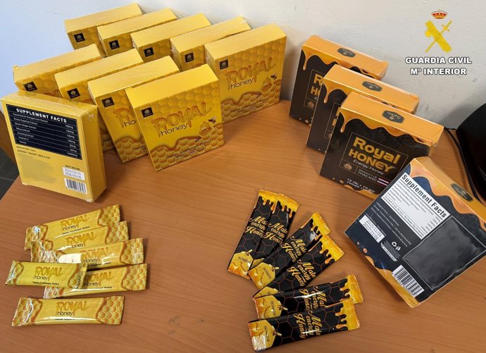 Investigado en Barcelona un hombre por vender oculto en sobres de miel un medicamento sexual