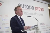 El comisario europeo de Justicia avisa de los riesgos de las redes sociales en menores: "Deben estar protegidos"