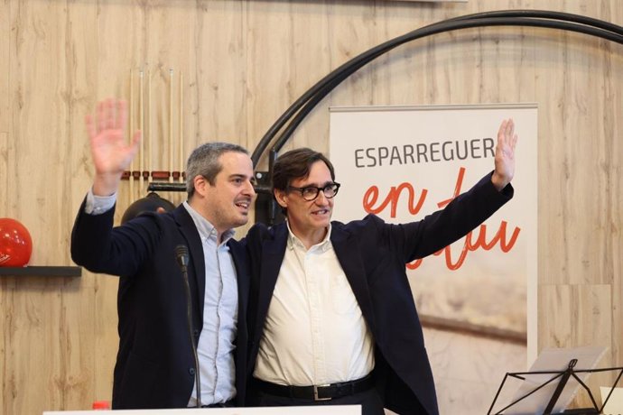 Archivo - El president de la Generalitat, Salvador Illa, i el seu cap de gabinet, Eduard Rivas, en una imatge d'arxiu