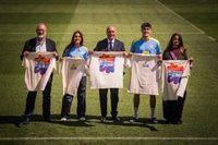 El Barça y Òmnium reivindican "la lengua y el catalanismo" con una nueva camiseta por Sant Jordi