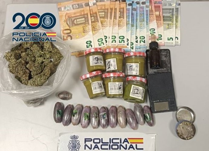 Droga y dinero intervenidos en una intervención en Motril.