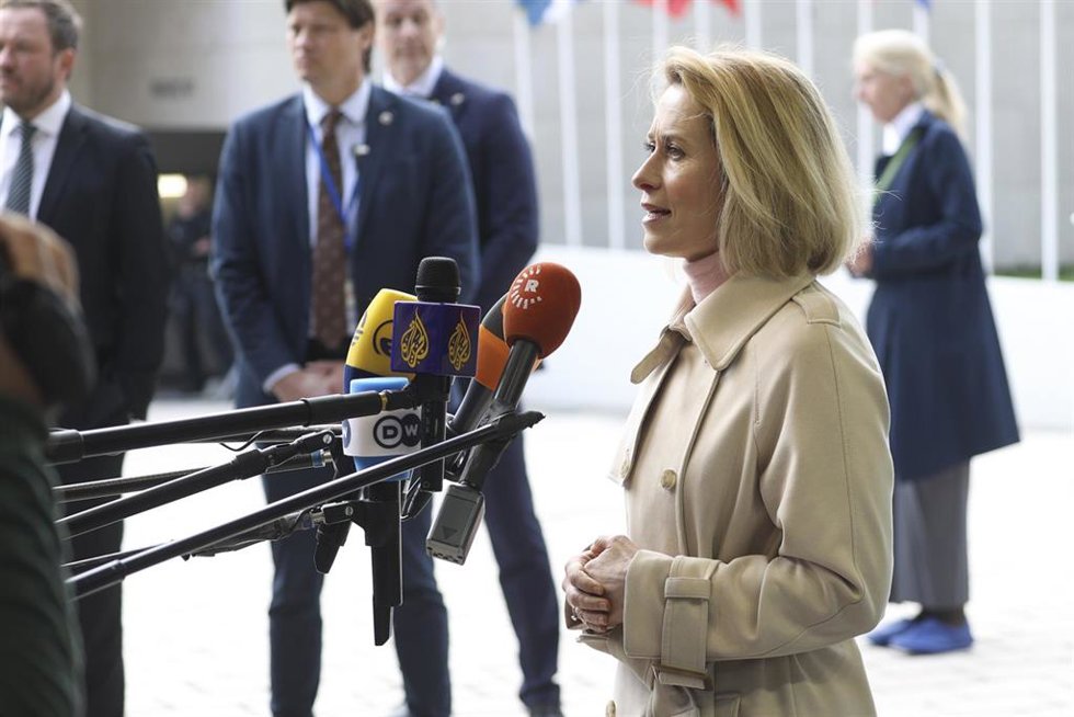 La Alta Representante de Política Exterior de la UE, Kaja Kallas, en declaraciones a la prensa a su llegada a una reunión de ministros de Exteriores en Luxemburgo.