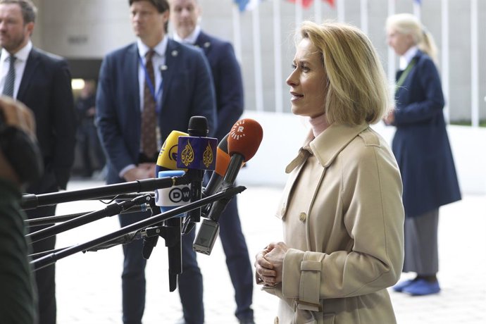 A Alta Representante da UE para a Política Externa, Kaja Kallas, em declarações à imprensa ao chegar a uma reunião de ministros das Relações Exteriores em Luxemburgo.