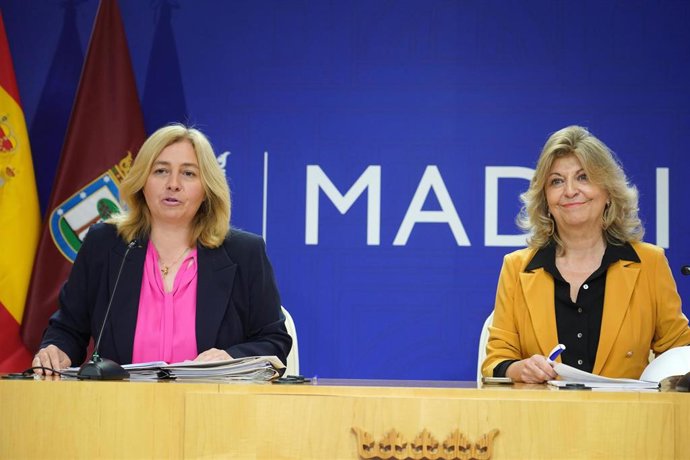 Archivo - La vicealcaldesa de Madrid, Inma Sanz, y la delegada de Hacienda, Engracia Hidalgo, en la rueda de prensa posterior a la Junta de Gobierno