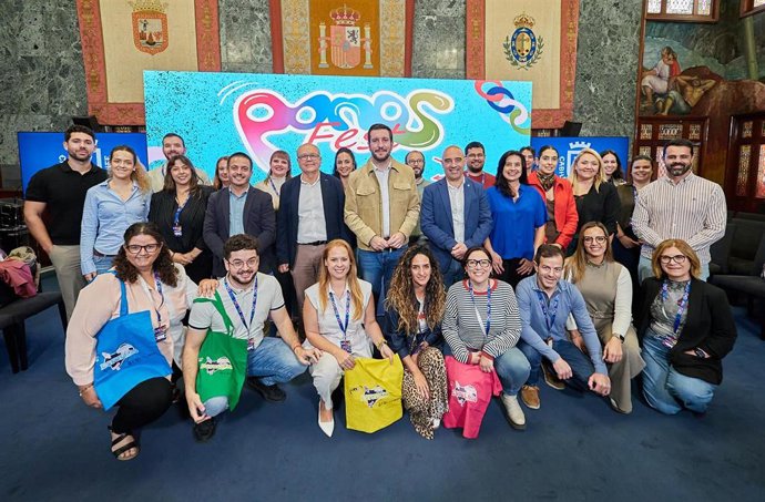 El consejero de Juventud y Formación del Cabildo de Tenerife, Serfaín Mesa (c), en la presentación de 'Ponos Fest'