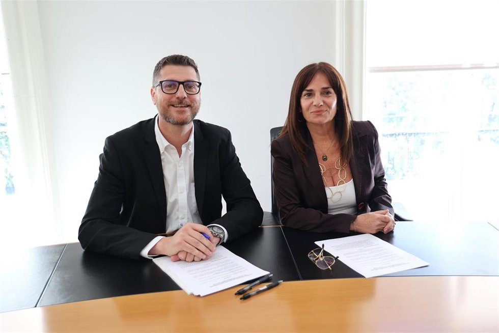 Archivo - El portavoz del PP en el Parlament balear, Sebastià Sagreras y la portavoz de Vox en el Parlament balear, Manuela Cañadas.