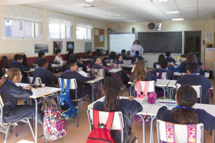 Archivo - Colegio, escuela, aula, primaria, clase, niño, niña, niños, estudiando, estudiar, deberes, profesor, profesora, profesores